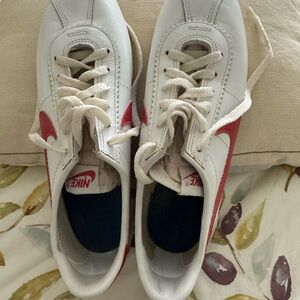 Nike Classic White and Red Shoes never worn